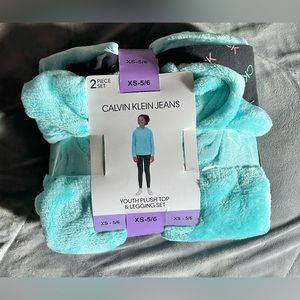 Calvin Klein Jeans Youth Plush Top & Legging Set | Girls Size XS-5/6